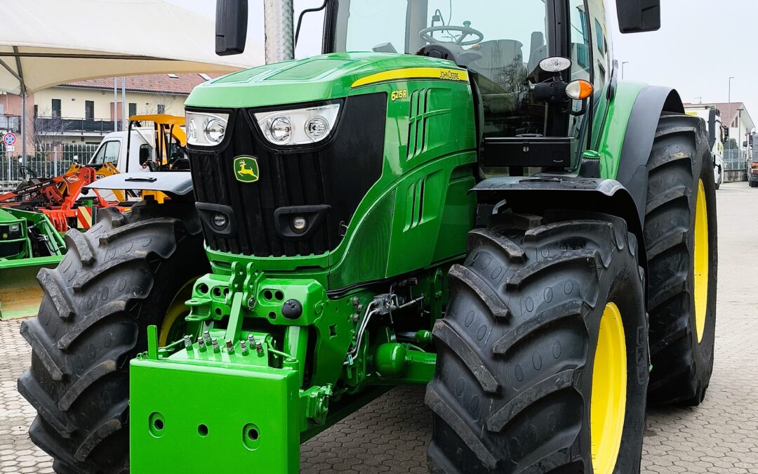 Trattore usato John Deere 6215R